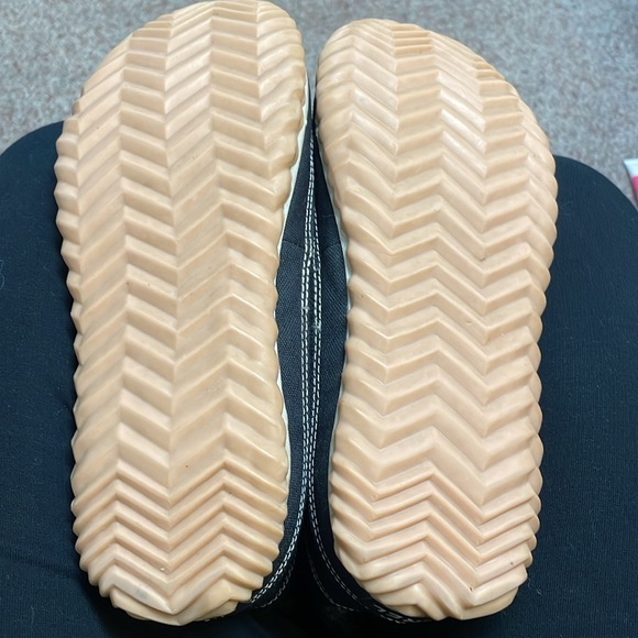 Sorel women’s high winter boots with rubber proof sole - Picture 9 of 9